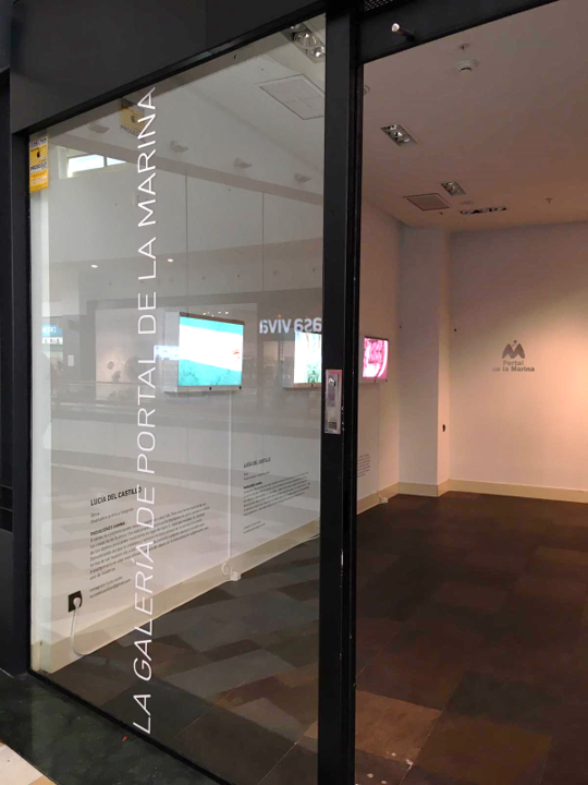 Portal de la Marina convierte sus escaparates en una galería de arte para artistas locales Portal de la Marina convierte sus escaparates en una galería de arte para artistas locales